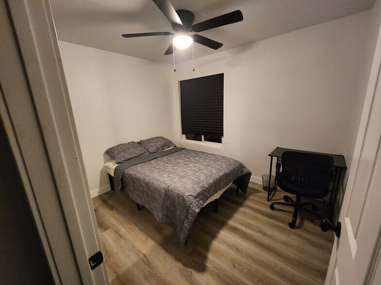 Building Photo - 1320 Vinca Way