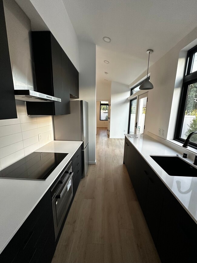 Building Photo - 2148 Rural Pl