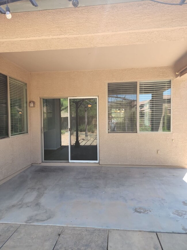 Building Photo - "Charming Anthem Retreat: 3-Bed, 2-Bath Ge...