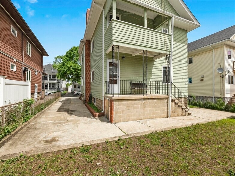Building Photo - 35 Wright Ave