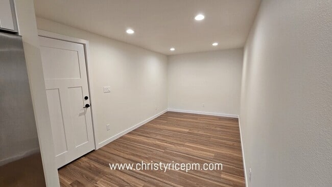 Building Photo - 31721 W Commercial St