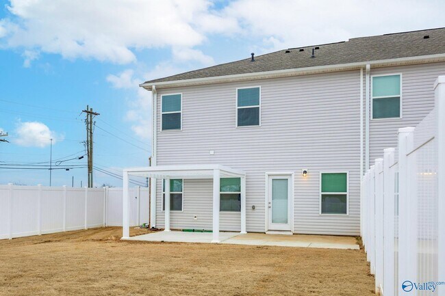 Building Photo - 7502 Discovery Pt Dr NW