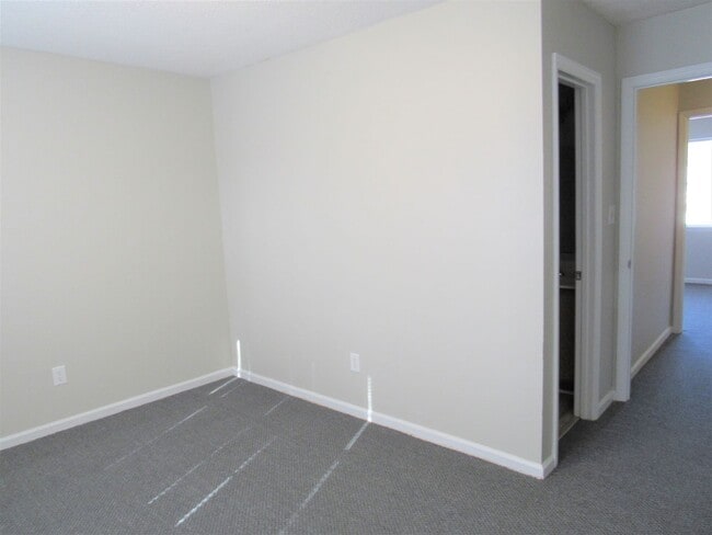 Building Photo - 2 Br 3 BA Townhouse Hunters Creek