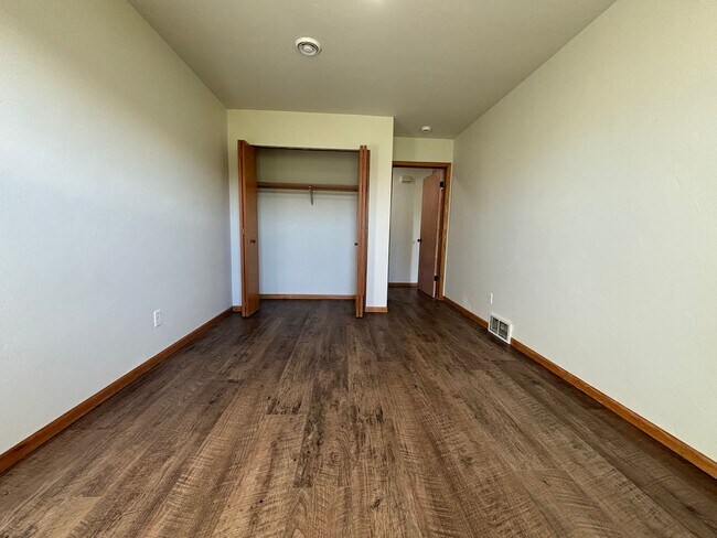 Building Photo - 416 Pecor St