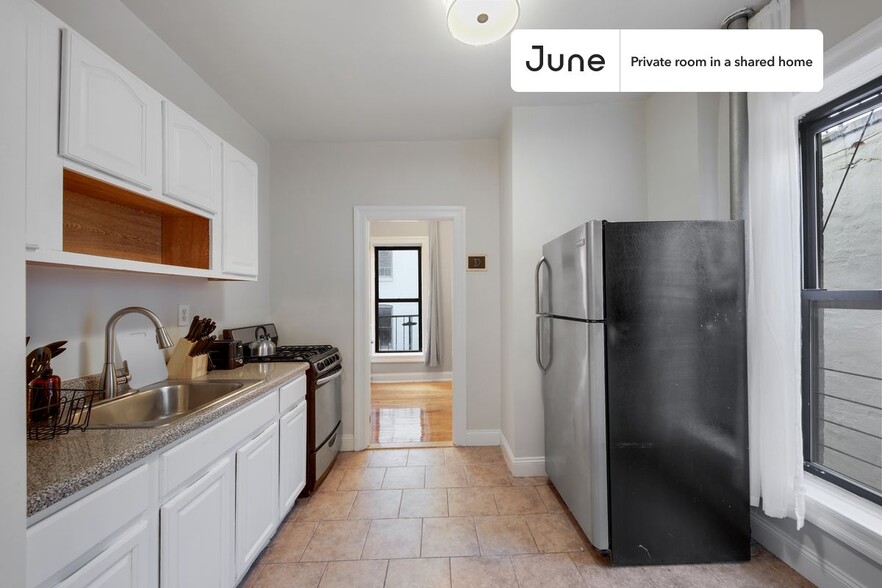 Building Photo - Private bedroom in 4 bed/1 bath Home