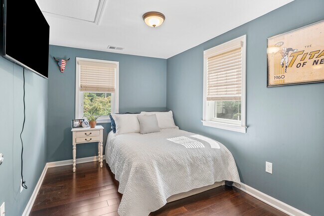 Building Photo - 14 Mc Donald St