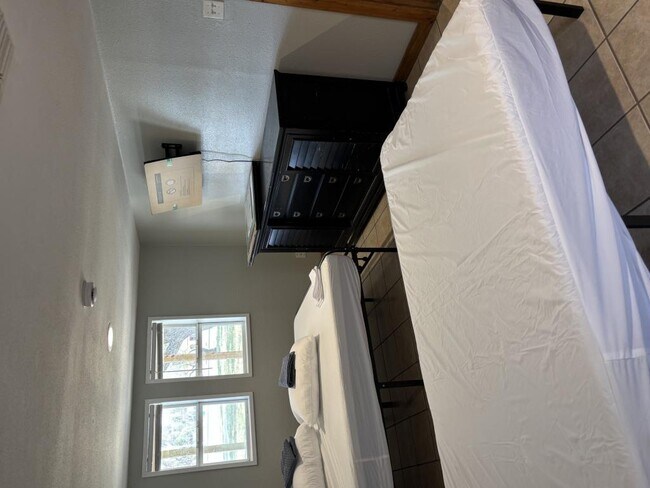 Building Photo - 339 S Whitney St