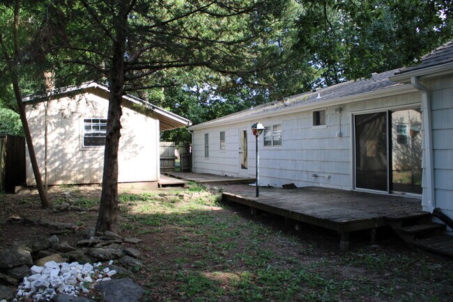 Building Photo - Spacious 4 Bedroom, 3 Full Bath Home In In...