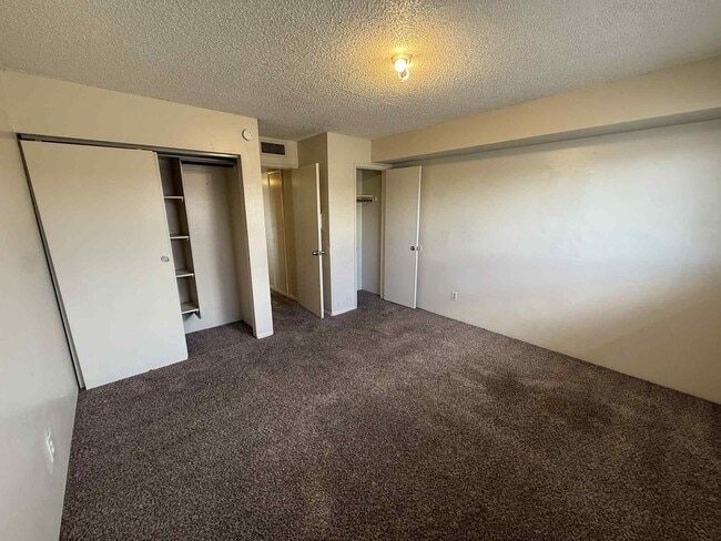 Building Photo - 2153 S Winstel Ave