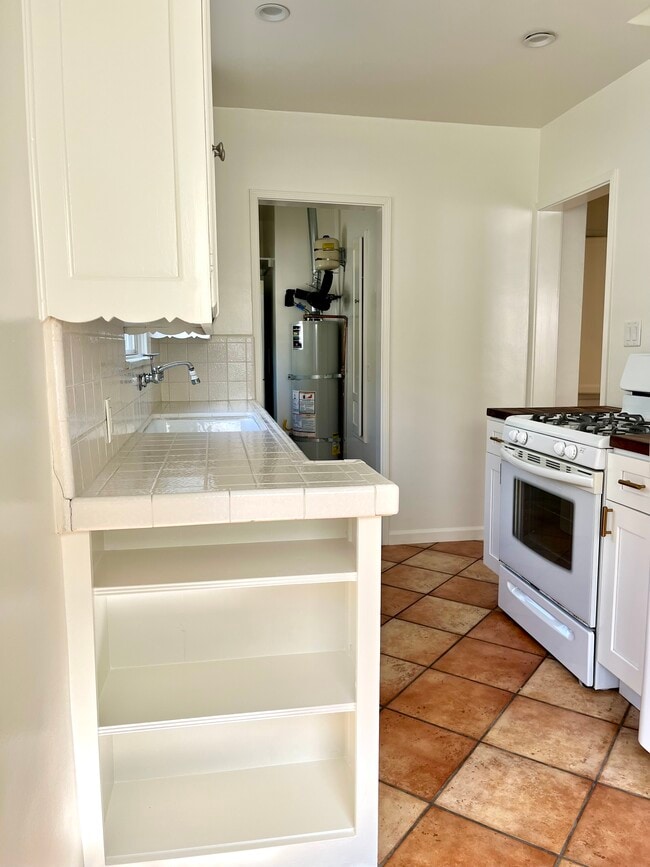 Kitchen - 2938 Rowena Ave