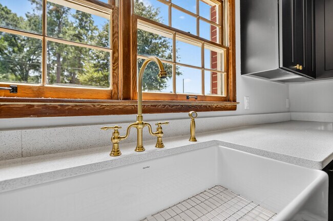 Building Photo - 758 9th Ave