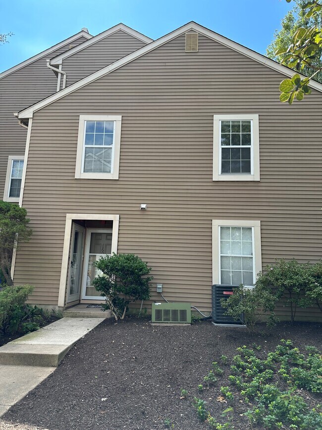 Building Photo - 1602 Society Pl