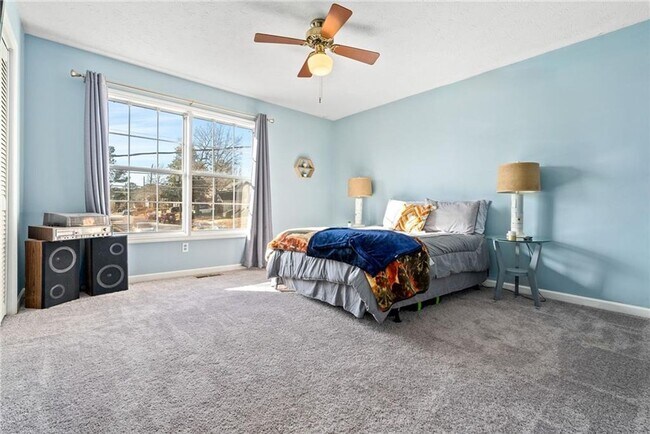 Building Photo - 1096 Chinook St