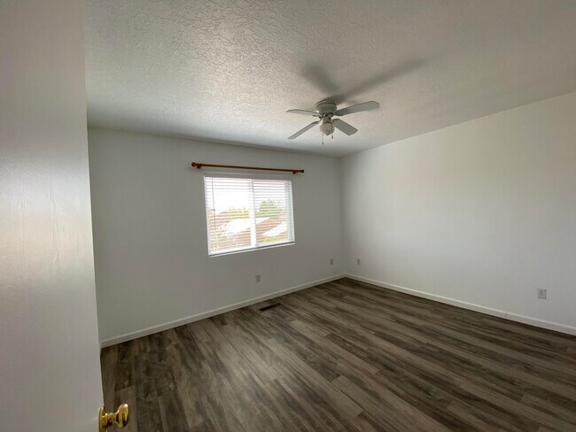 Building Photo - 1412 Stone Canyon Rd NE