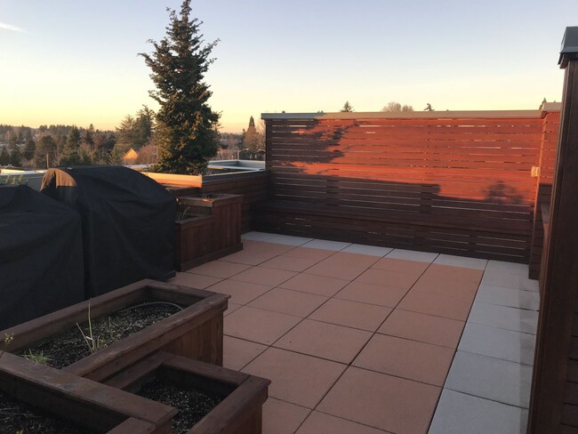 Building Photo - Architecturally Significant High End Unit-...