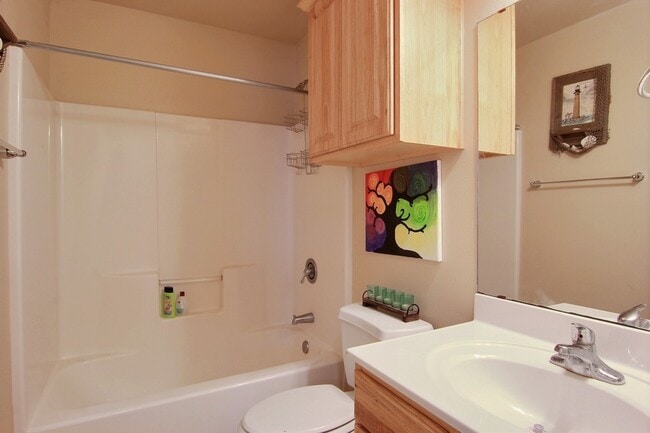 Building Photo - 3934 Los Arroyos Dr