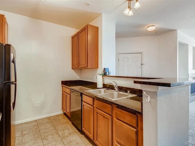 Building Photo - Beautiful 2 Bed/2 Bath Condo with Private Balconies, Pool Access & Golf Course Community