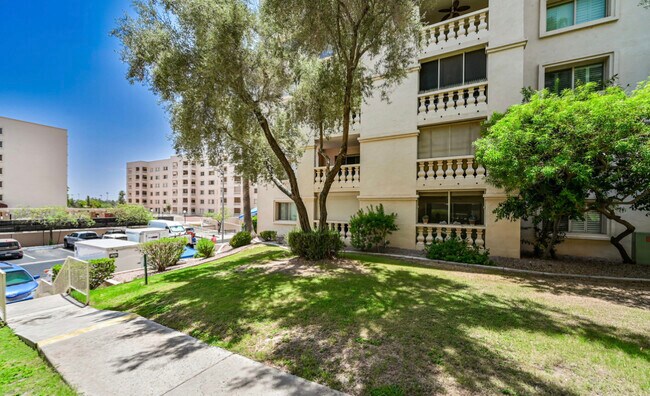 Building Photo - 7930 E Camelback Rd