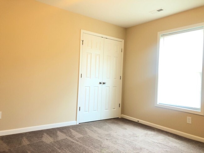 Building Photo - Available to Show