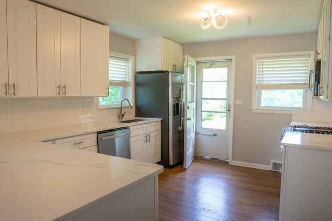 Building Photo - 9733 Karlov Ave