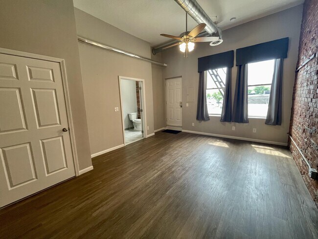 Building Photo - 1608 2nd Ave