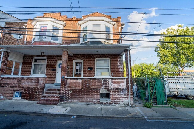 Primary Photo - ? Spacious 3-Bedroom Home in Allentown – M...