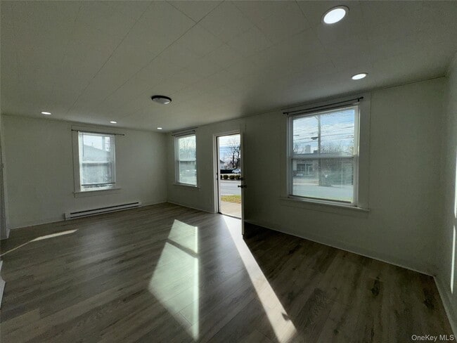 Building Photo - 88 Main St