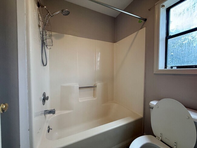 Building Photo - Quaint East Nashville Townhome