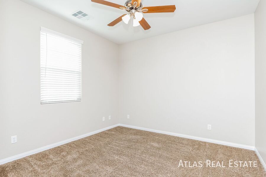 Building Photo - 577 Comodo St