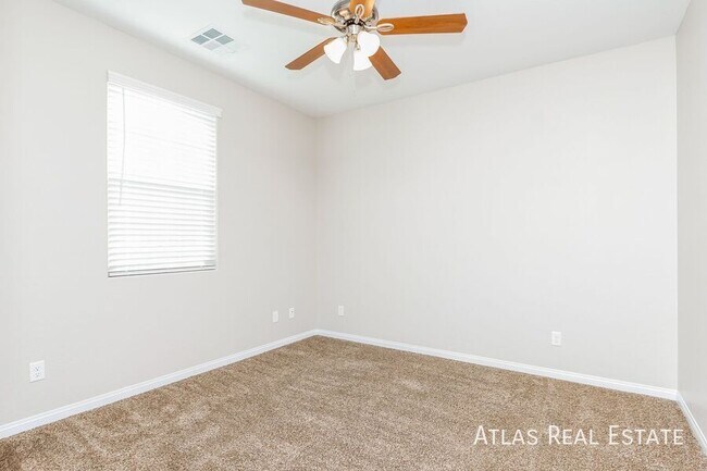 Building Photo - 577 Comodo St