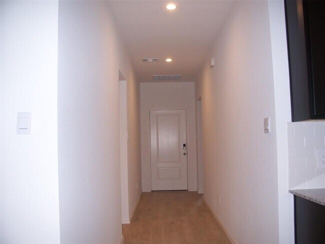 Building Photo - 5015 Rosevine Way