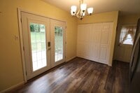 Building Photo - 12 King Arthur Pl