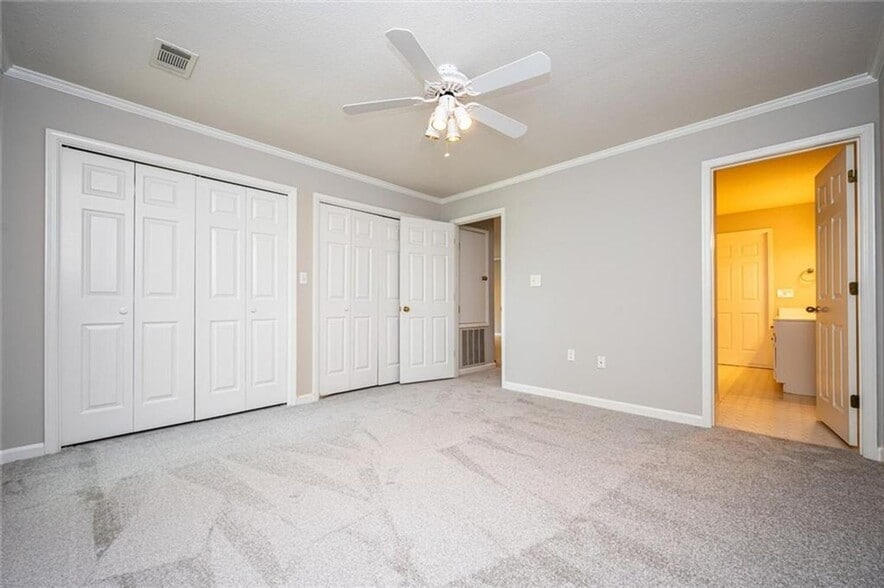 Building Photo - 26202 Plantation Dr NE
