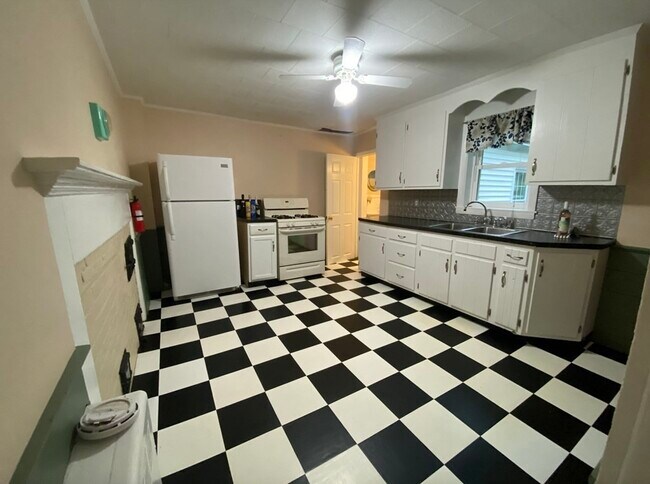 Building Photo - 25 Lincoln St