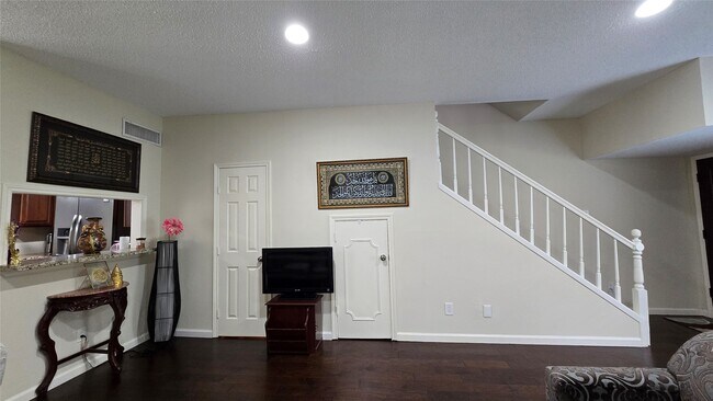 Building Photo - 1805 Stoney Brook Dr