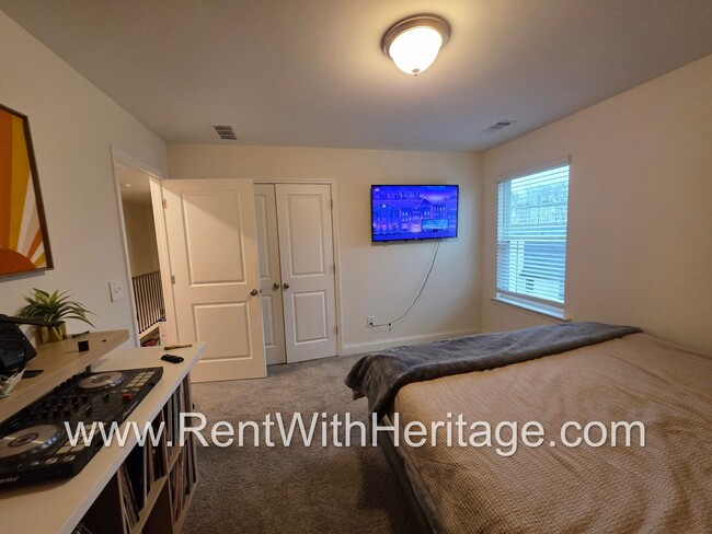 Building Photo - Amazing 5 Bedroom/ 3 Bath Home in Sweetwater, a Swim Tennis Community/ Attention to Detail / Grea...