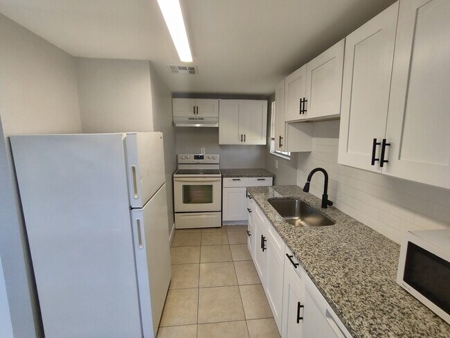 Building Photo - 3010 E Idlewild Ave