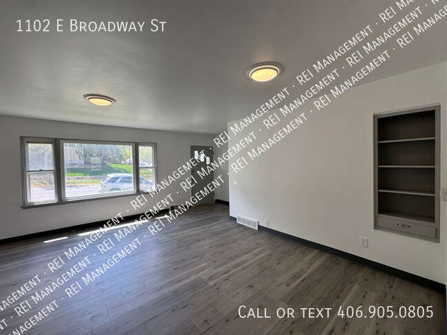 Building Photo - 1102 E Broadway St