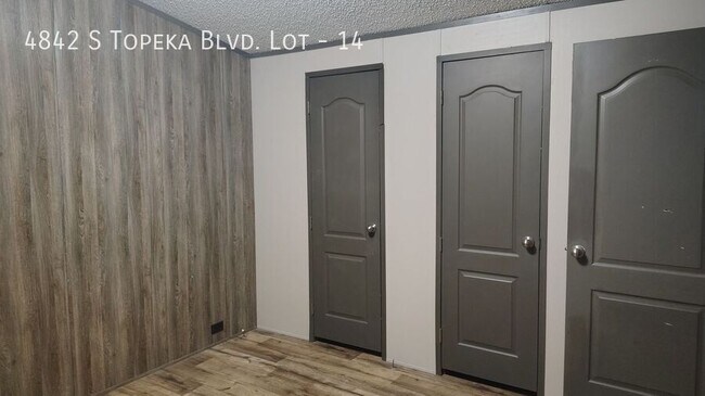 Building Photo - 4842 SW Topeka Blvd