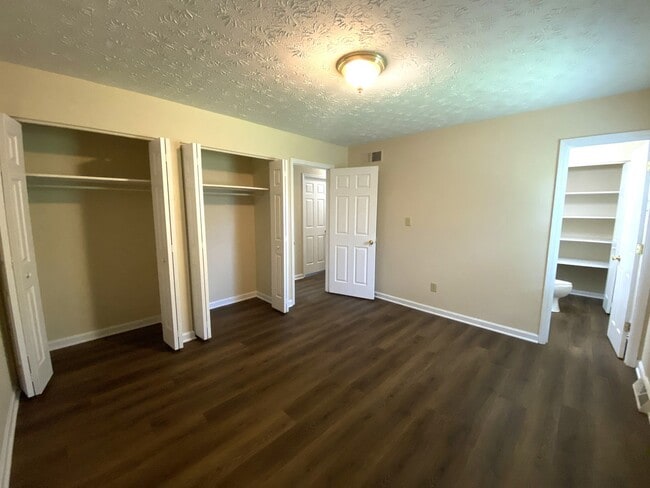 Building Photo - 1505 Kelly Cir