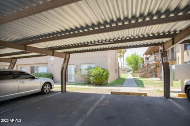 Building Photo - 2415 W Hazelwood St