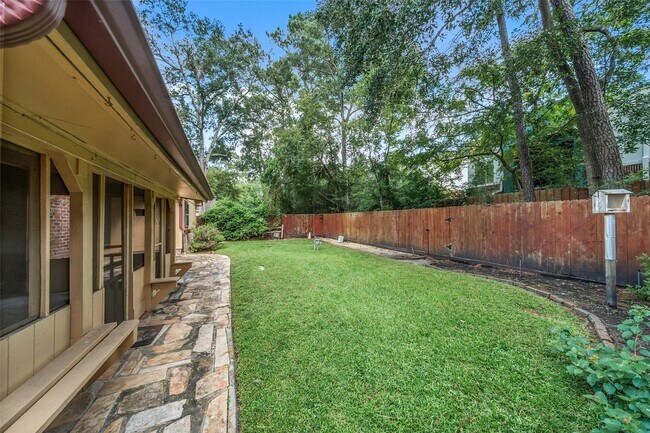 Building Photo - 523 S Rivershire Dr