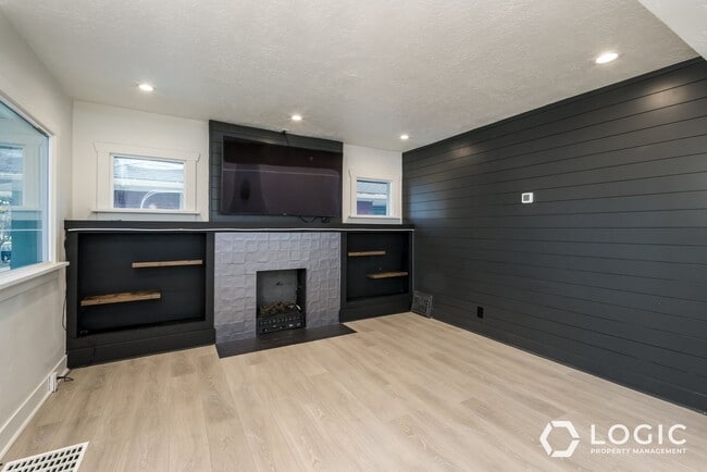 Building Photo - Gorgeous Home in Sugar House!!