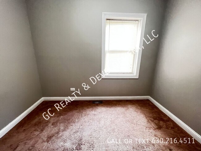 Building Photo - 1512 W 17th St
