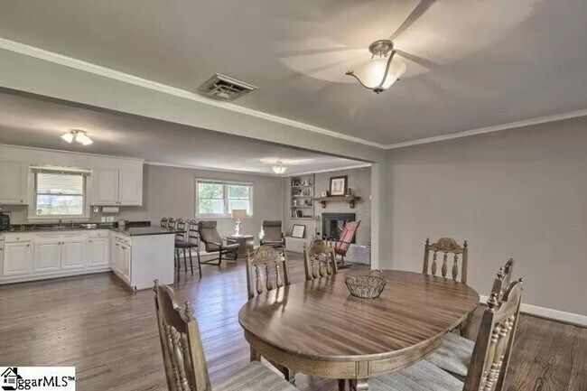 Building Photo - 414 Mapleton Dr