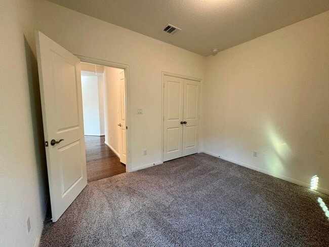 Building Photo - 1425 Morning View Rd