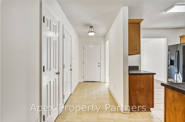 Building Photo - 9860 Southern Oak Way