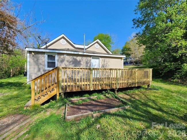 Building Photo - 121 Willow Ln NW