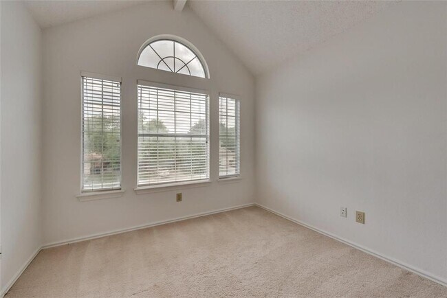 Building Photo - 1329 Sheila Dr