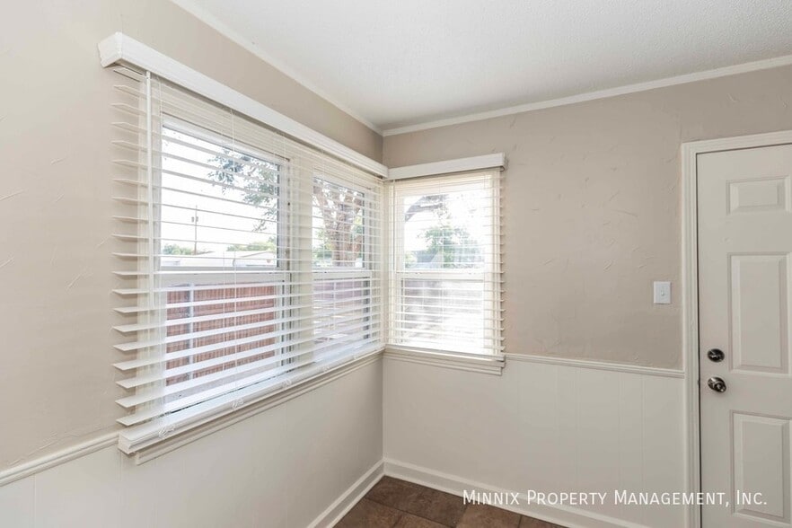 Building Photo - 3001 S Monroe St